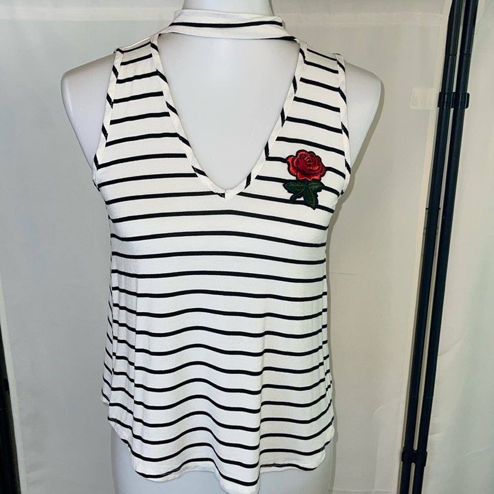 Threadzwear white top with black stripes rose applique Size Medium Juniors